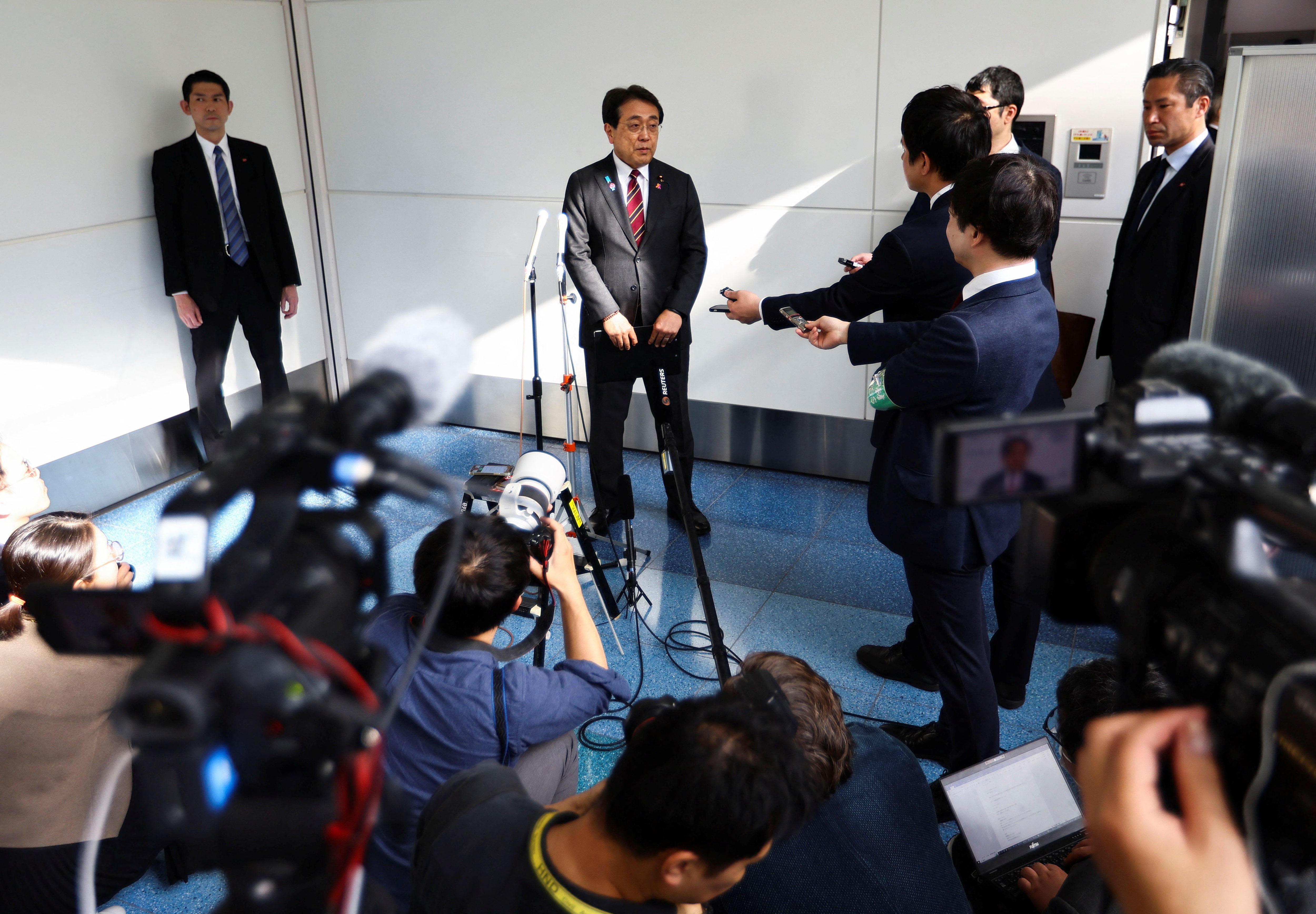 自動車など関税維持との米大統領発言、「承知もコメントせず」と赤沢氏