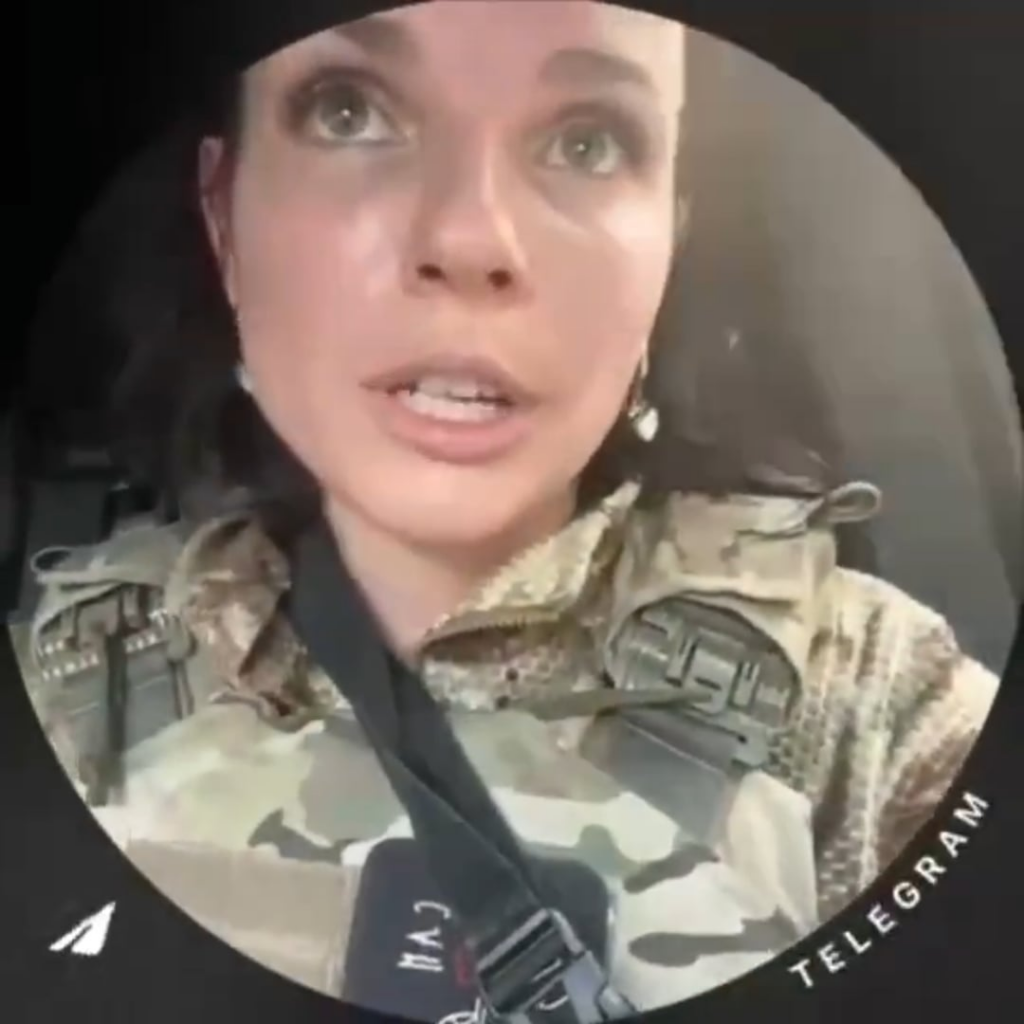 ウクライナのミサイルは、クルスク地域のLGOVのガソリンスタンドの近くで、ロシアの軍事装備と職員の集中に衝突しました。彼女の手に血を入れたロシアの「ボランティア」は、3回の強力な爆発を報告しました。 2025年5月22日
