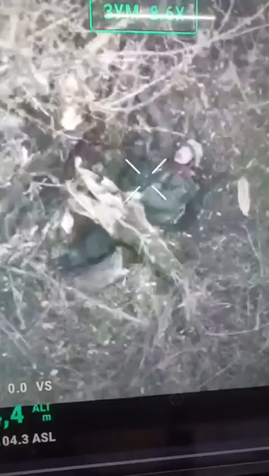 NSFW/NSFL：ロシアの兵士は自分自身を撃った。ウクライナのドローンによって観察されました。 Pokrovsk方向。 2025年5月 [graphic content]
