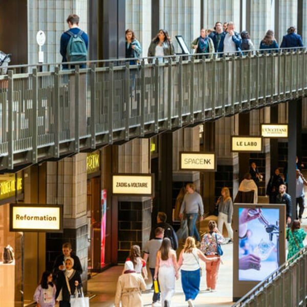 英国人はファッションとビューティーを店頭で買いたい、バタシー・パワーステーションの調査結果 - FashionNetwork 日本