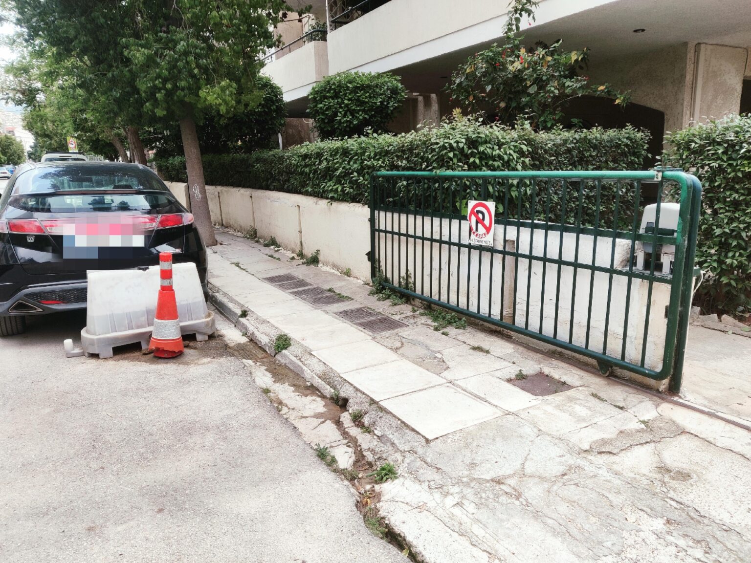 暴言：あなたもアパートの建物がそのツィフリキだと思いますか？