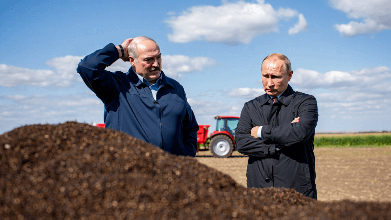 EU議会は、ロシアとベラルーシの肥料と農産物に対する進歩的な関税を承認しました。 2025年7月から、2028年までに料金は急激に上昇し、依存を削減し、食料安全保障を高めることを目指しています。両国からの輸入は、ほぼ停止すると予想されます。