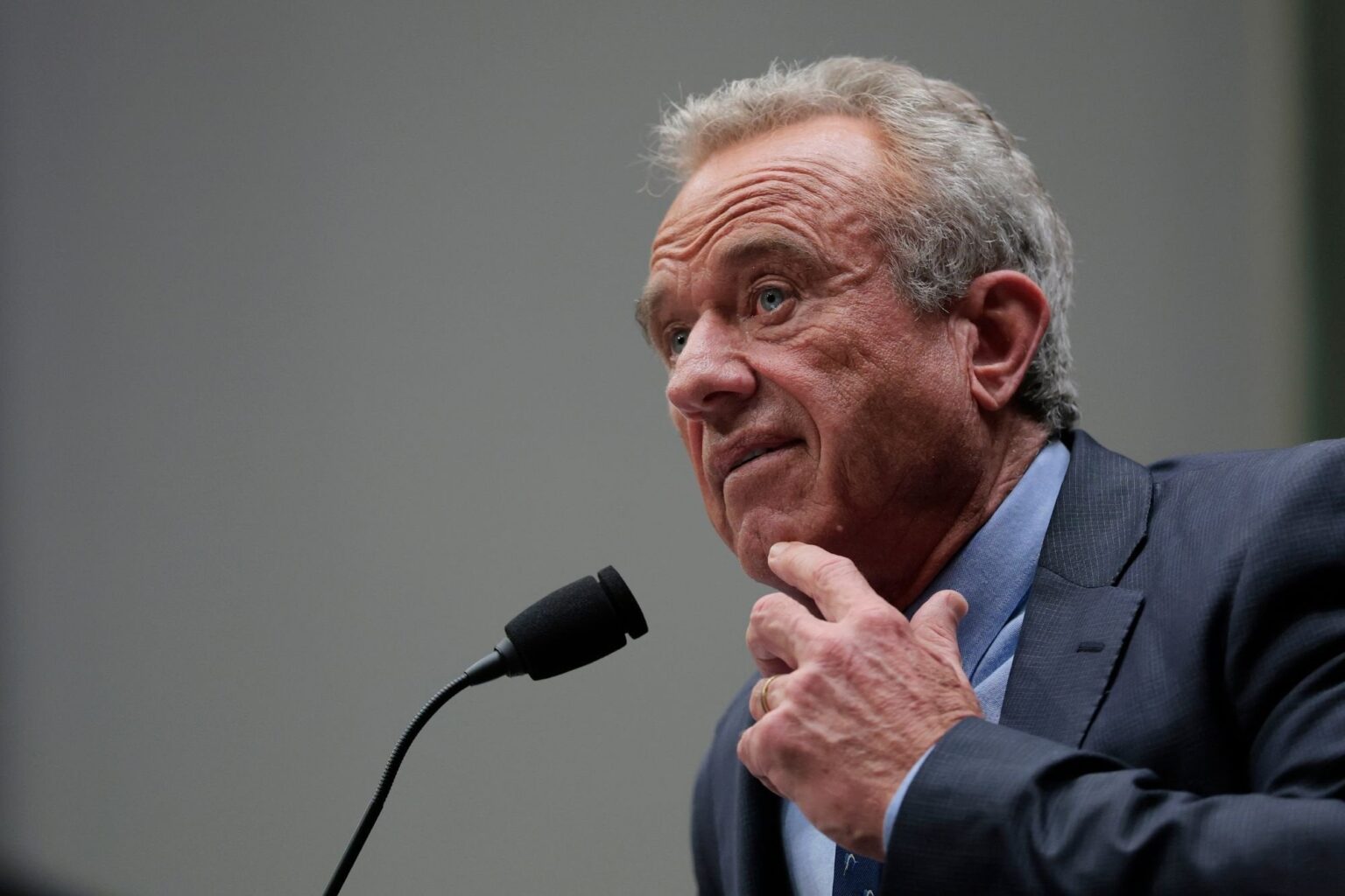 「アウトオブタッチ」RFK Jr.は、月額4万ドルがリハビリの手頃な価格であると信じています。「それは給与です」
