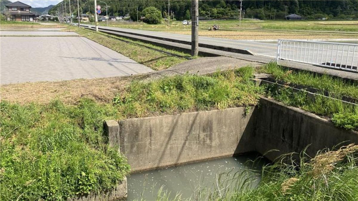 【速報】1歳男児が用水路で浮いているのが見つかり死亡、誤って転落か　近くの防犯カメラに1人で歩く姿　兵庫・丹波市
