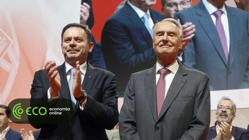 Cavaco Silvaはモンテネグロを守るためにキャンペーンに戻ります。彼は「疑いと暗示キャンペーン」の標的でした。