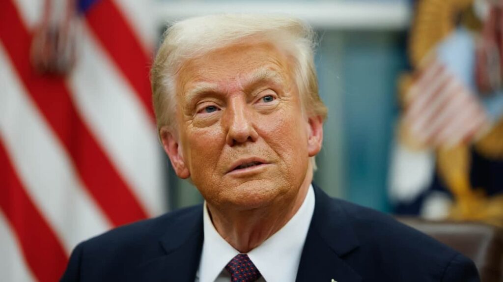 トランプはロシアに対する制裁を支援することを拒否し、プーチン大統領とのビジネス取引を求めている -  NYT