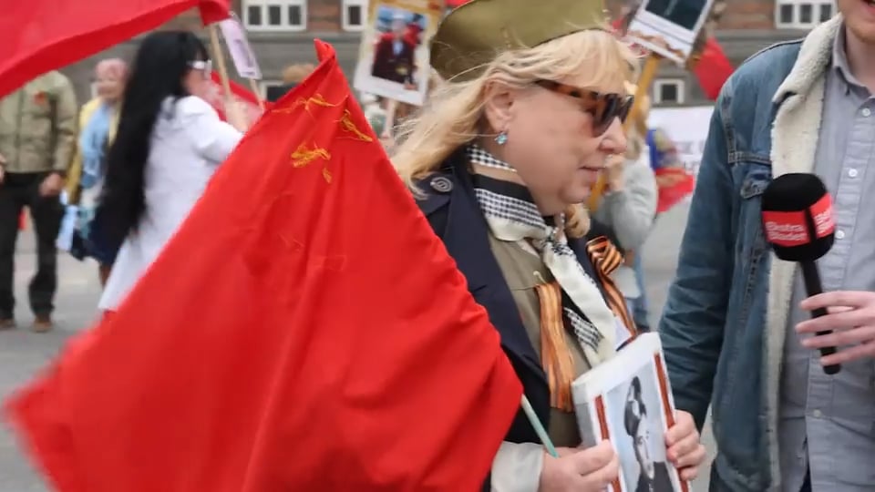 市役所広場のロシア人：降伏、Zelenskyj！