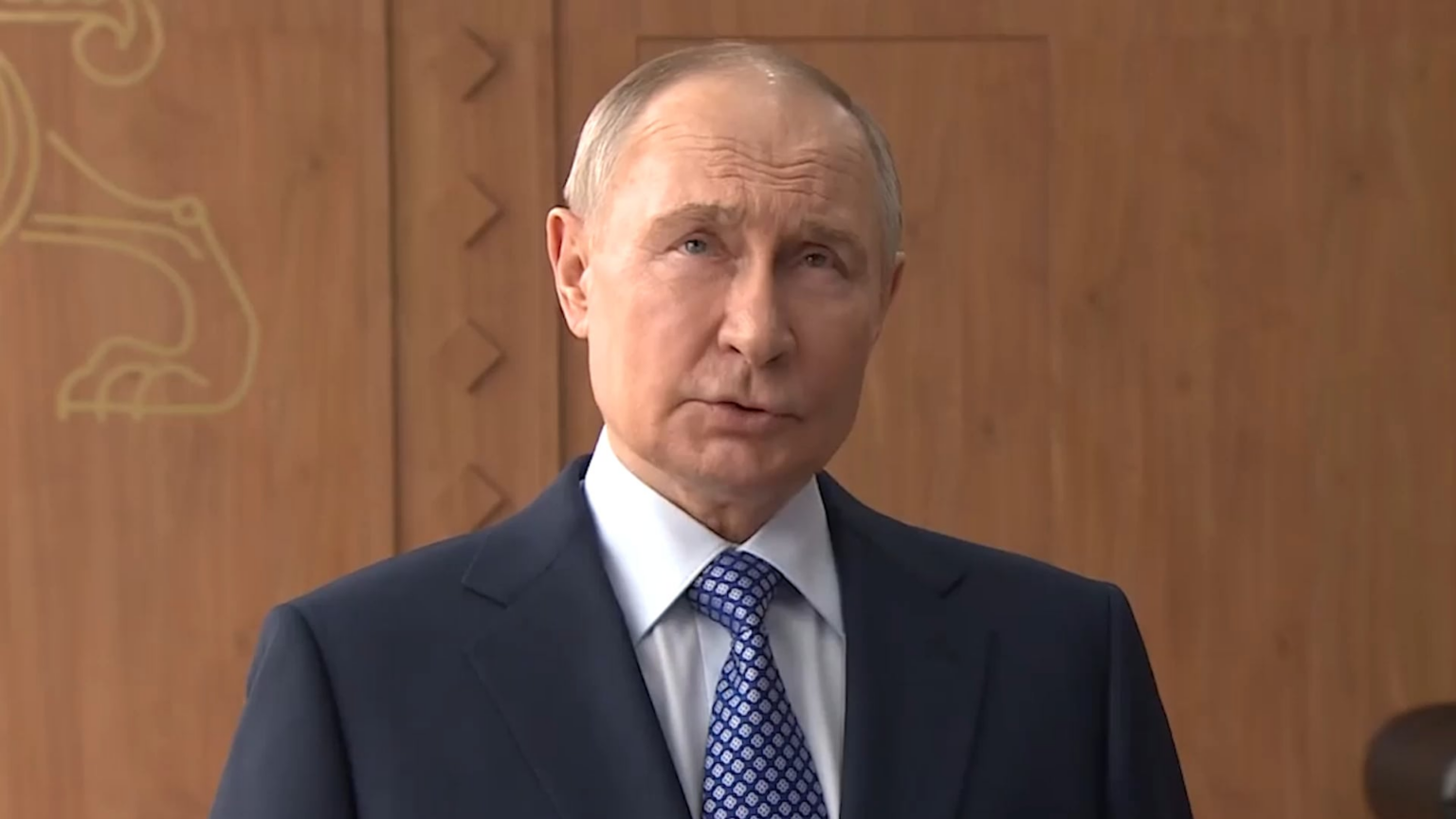 ロシアは、それが民間人を標的にしていないと主張しているが、ウクライナの都市でのミサイルのストライキは、子供を含む数千人を殺し、負傷させていると主張している。世界の指導者はモスクワの行動を非難し、その偽善を暴露します。一方、オルバンのように侵略者との協力を追求する人もいます。
