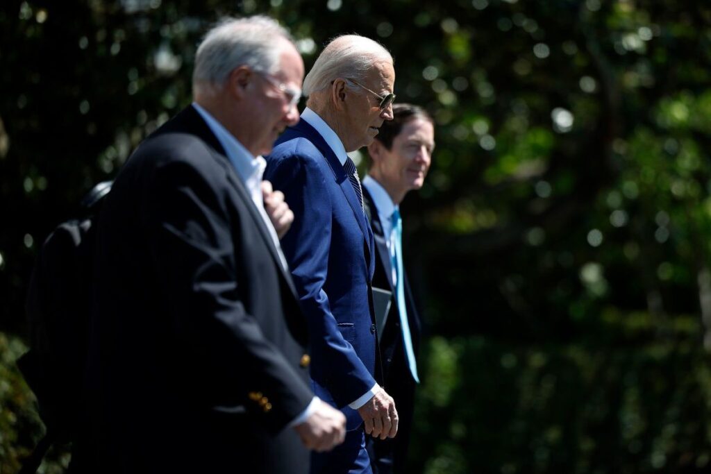 米民主党、大統領任期中のバイデン氏の衰えに衝撃受けるも沈黙守る 新著が明かす内幕 – CNN.co.jp 米民主党、大統領任期中のバイデン氏の衰えに衝撃受けるも沈黙守る 新著が明かす内幕 - CNN.co.jp