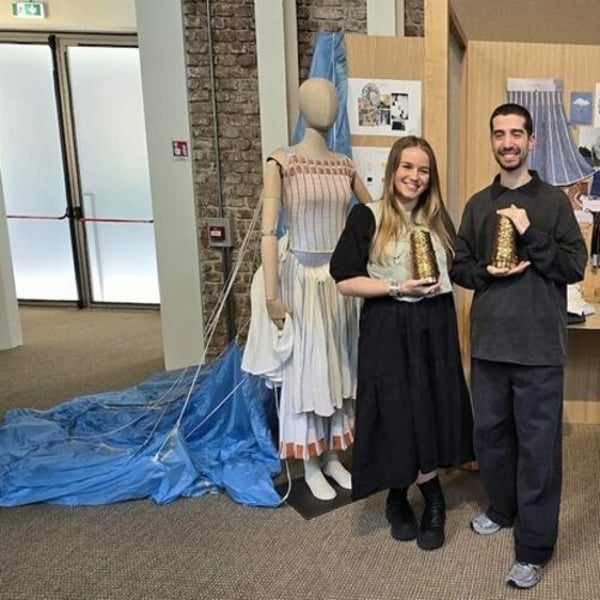 イタリアのブランド、ロロ・ピアーナがニット・デザイン・アワードでレガシーとリネンを祝福 - FashionNetwork 日本