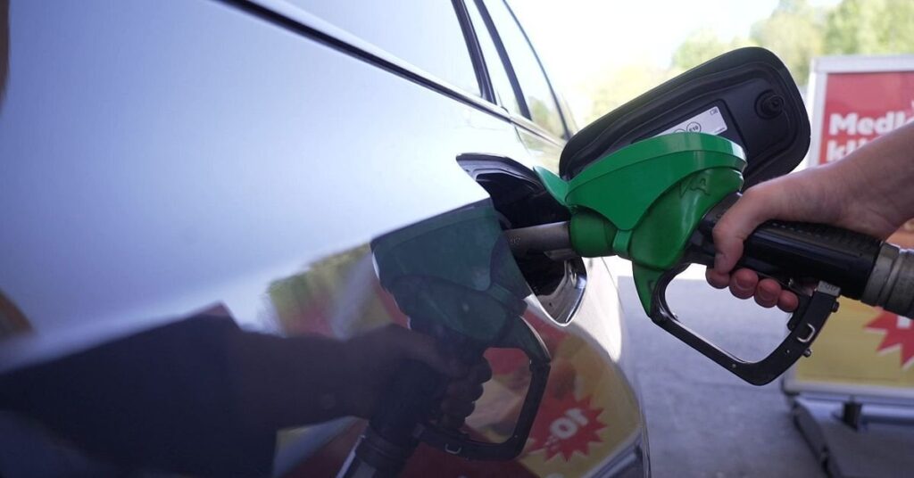 より高価なガソリンとディーゼルを待つべき - 政府に関係なく