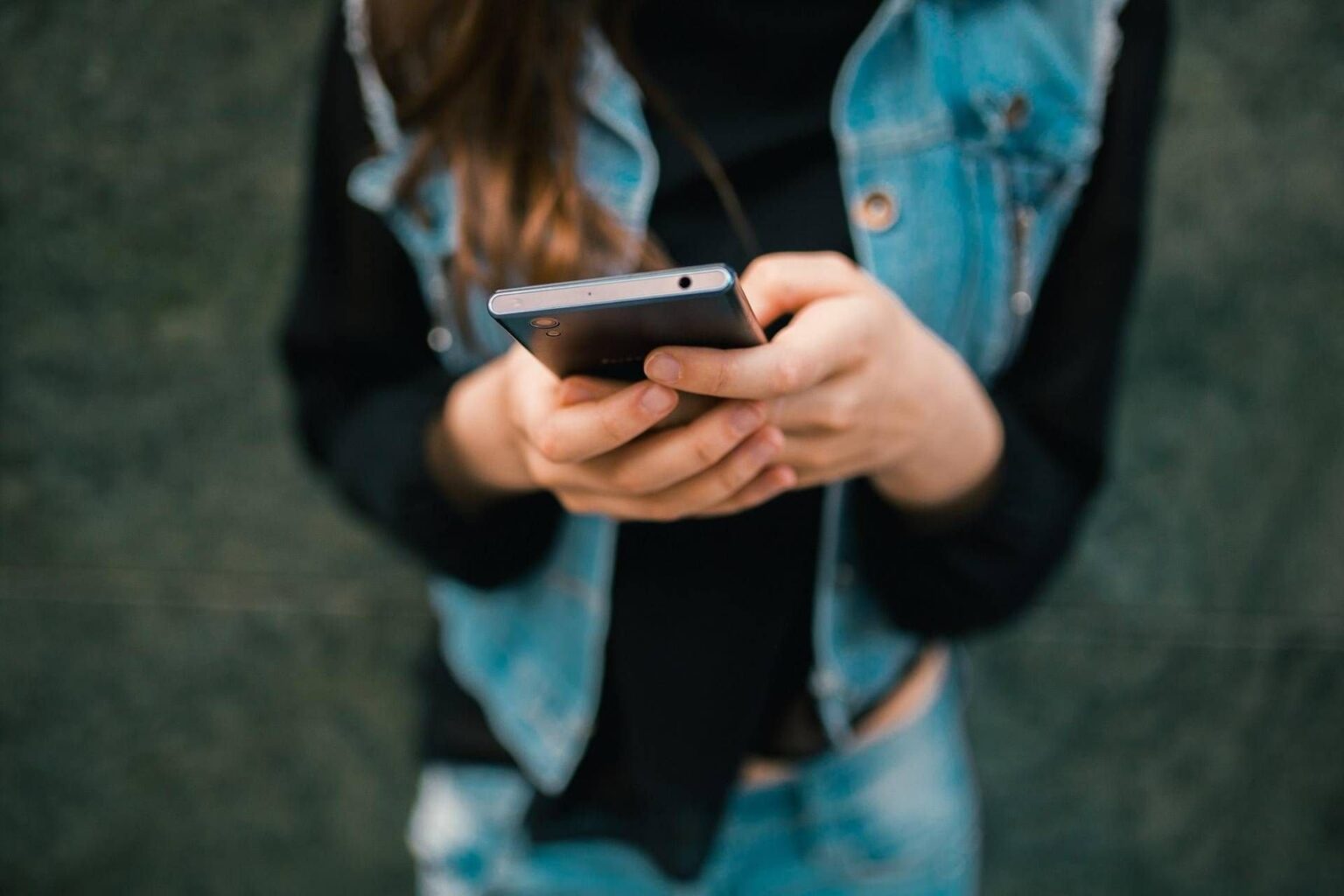 ソーシャルネットワークを使用して、ティーンエイジャーを押し下げ、研究で警告します