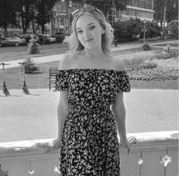 このウクライナの若い女性、彼女は20歳で、先週、スミー・オブラストでロシアのドローンストライキで殺されました。