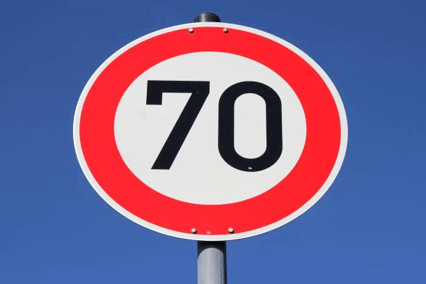 この記号は、50km/hの速度制限があるという意味ではありません。