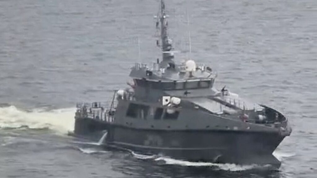 ロシア戦闘機、「影の船団」を護衛か ロシア政府による初の動きと西側当局者ら(1/2) - CNN