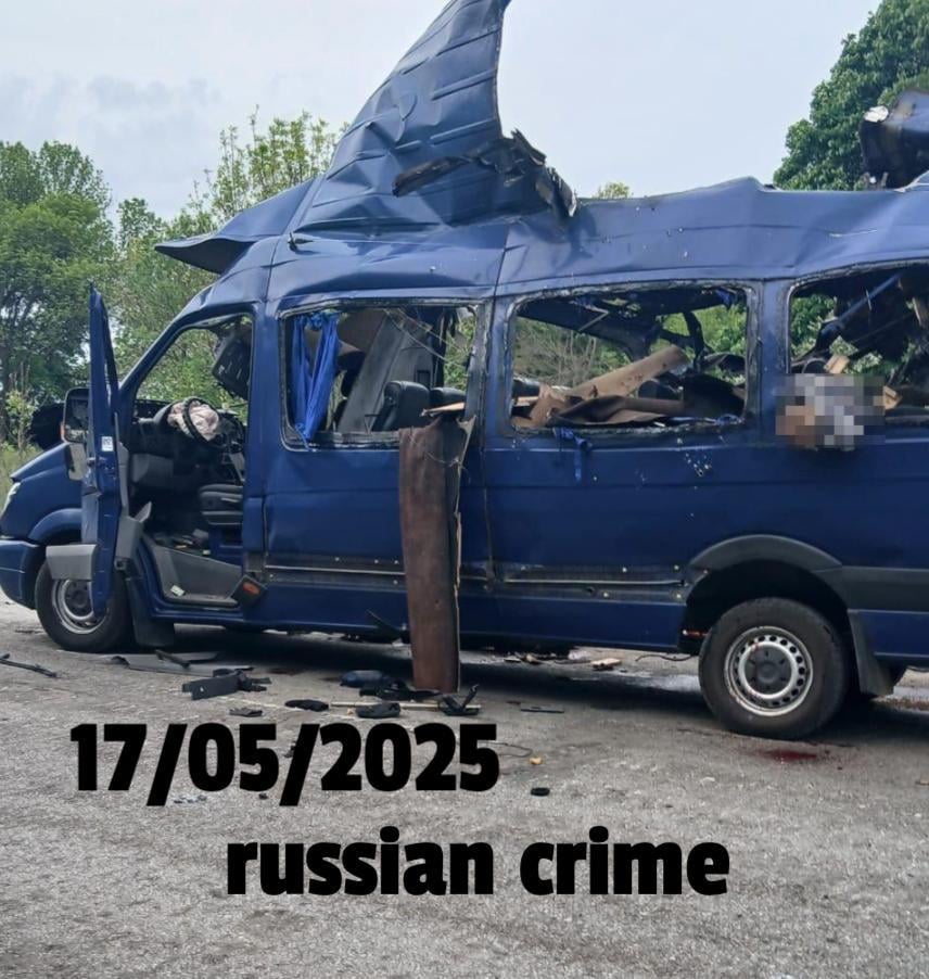 ロシアのドローンは、ビロピリアからスミーへの避難バスを攻撃します：家族を含む9人の死者。 7人が負傷しました。敵は民間人を砲撃し続けています。犠牲者への永遠の記憶。