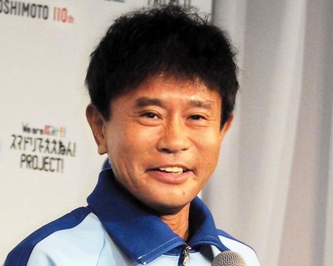 浜田雅功 リムジンで到着→レッドカーペット歩き会場入り ガウンにサングラス、手には葉巻ｗｗ「ごぶごぶフェス」 - デイリースポーツ