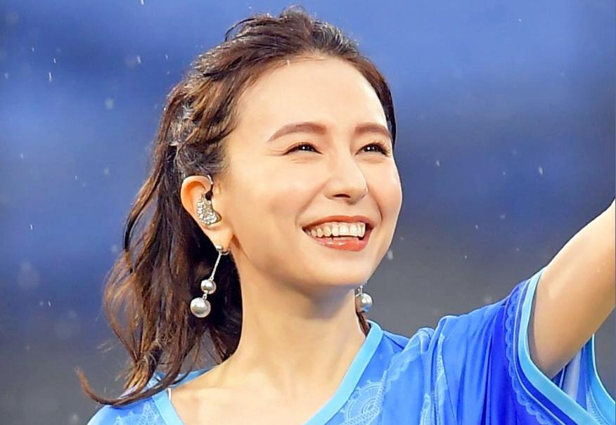 Ｍａｙ Ｊ．有名世界遺産でのキャミソール姿に「見るたび美しさ増してるやん！」「見返り美人」 - デイリースポーツ
