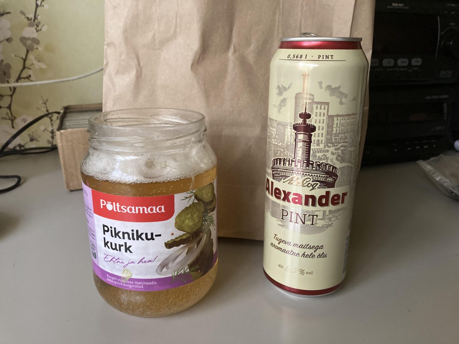私は瓶からまっすぐにビールを飲むのが好きです。