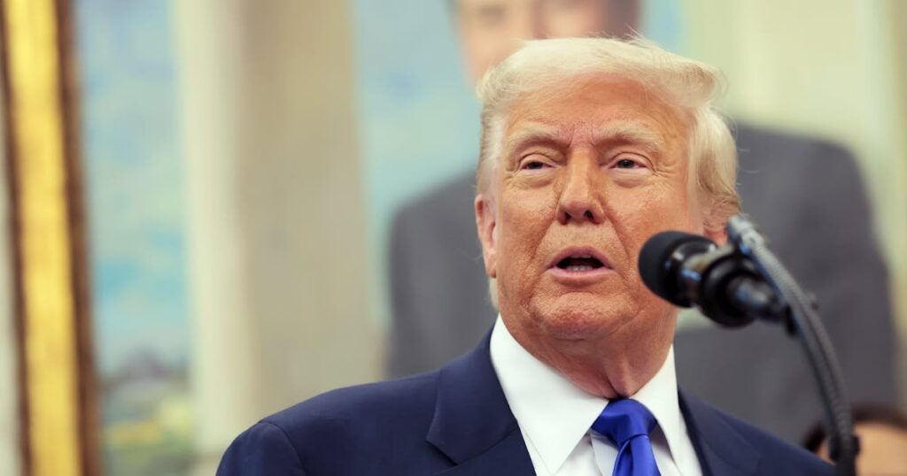 認知機能低下？トランプは、アルカトラズのアイデアを説明するために言葉のサラダを吐き出します。