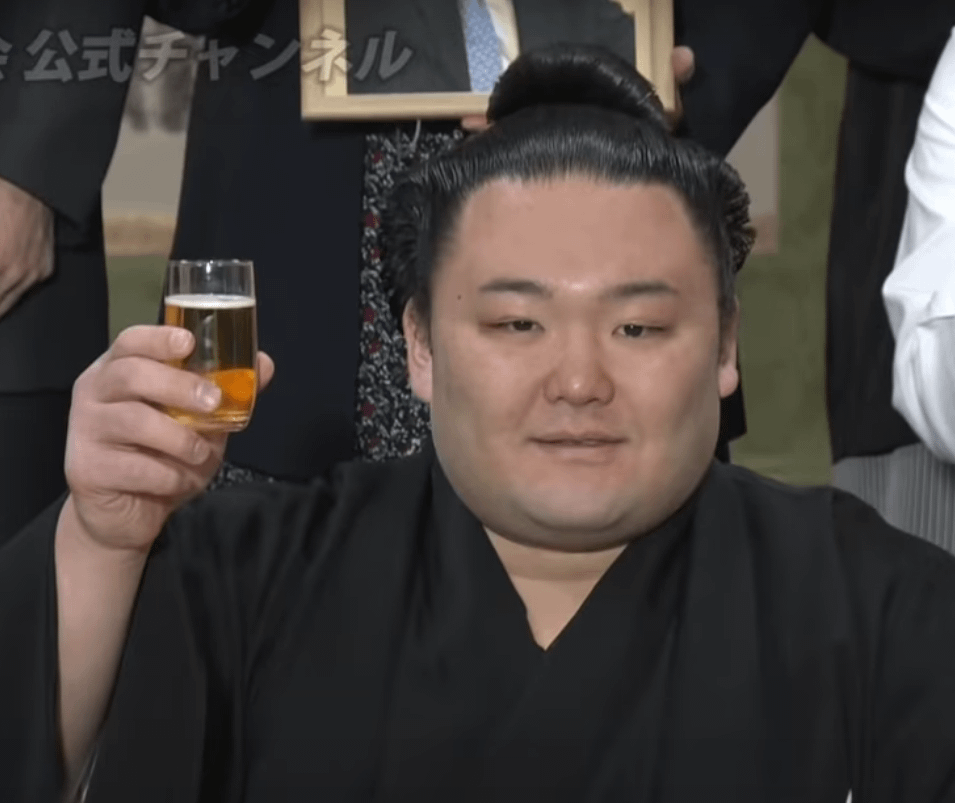 私は相撲に興味がある人を探しています