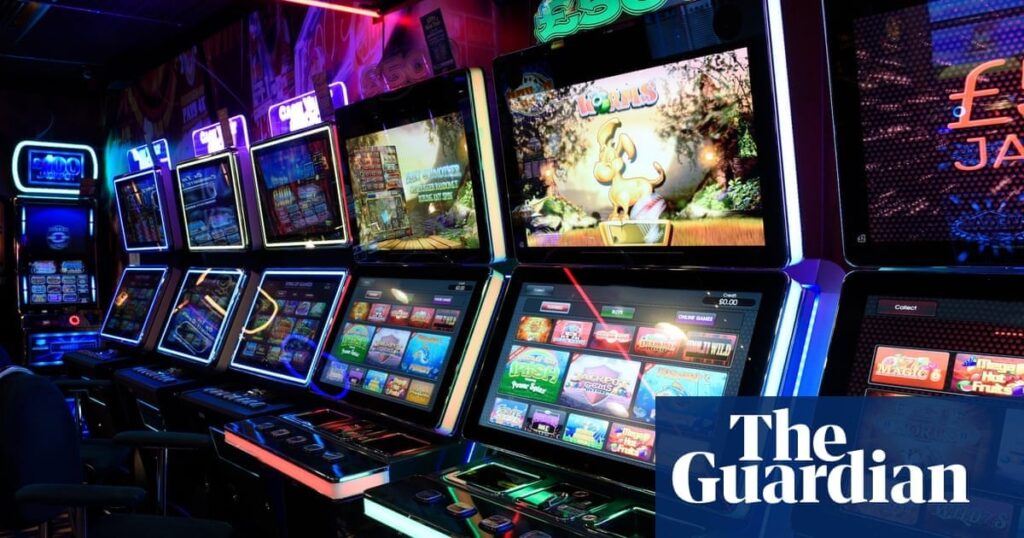 スロットマシン企業は、英国の最も貧しいエリアと億万長者へのチャネル資金をターゲットにしています