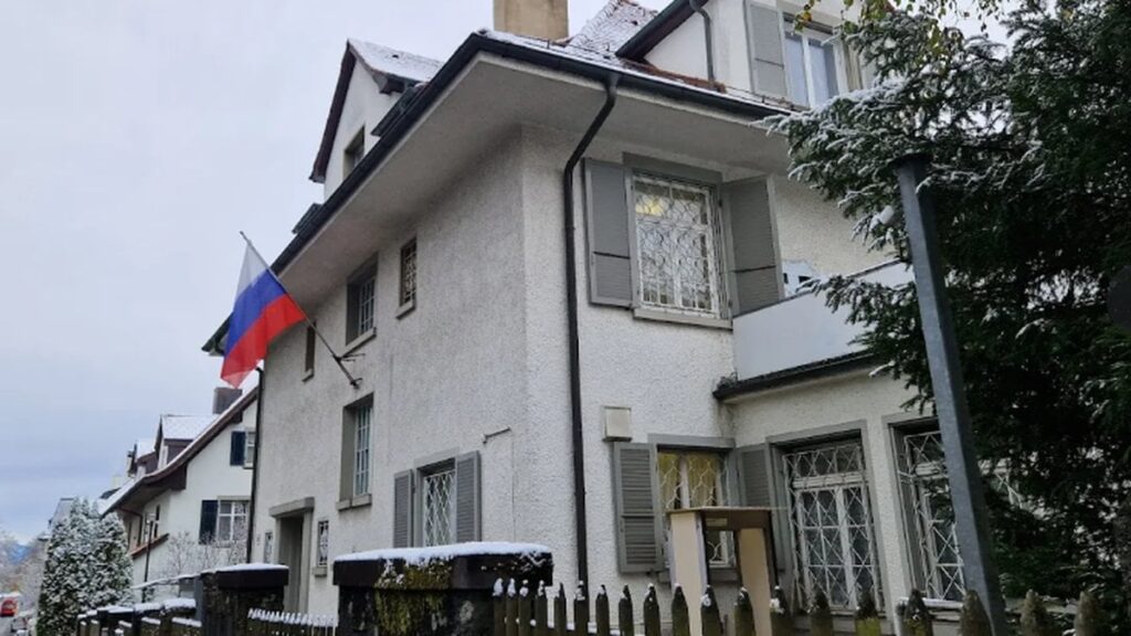 ジョガーはベルンのロシア大使館で吐き出し、結果としてCHF 6900の罰金を支払わなければなりません