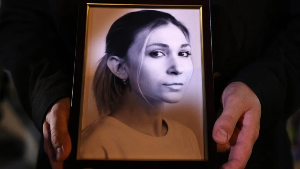 ウクライナ人女性記者の遺体返還、ロシア拘束下で拷問の痕跡　脳の一部や眼球が欠損 - CNN.co.jp