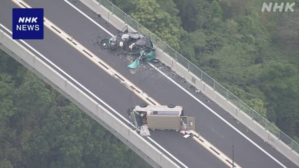 島根 山陰道で事故 9人搬送 うち1人死亡 子ども1人意識不明