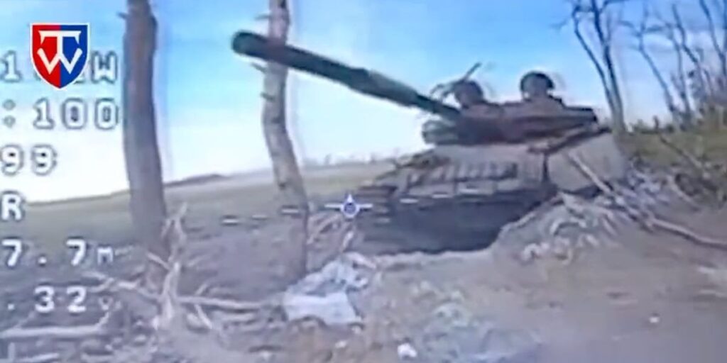 ロシアの兵士や戦車の殺害を撮影するウクライナの兵士は、軍事技術の「Amazon」から武器を購入するためにポイントを獲得できます