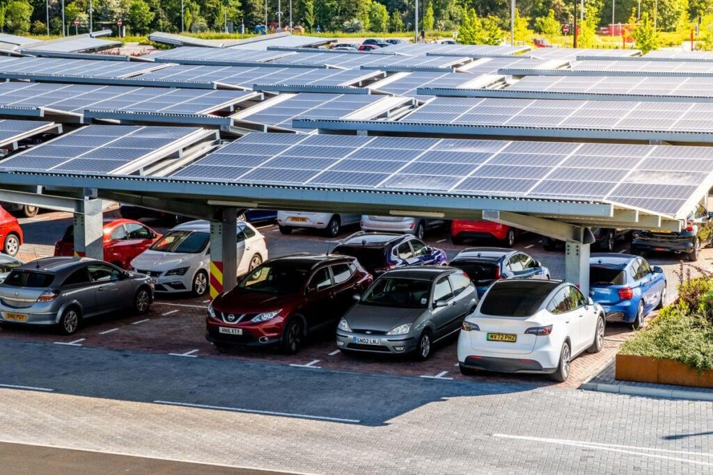 ミリバンドは駐車場の上の太陽天蓋の提案を設定します