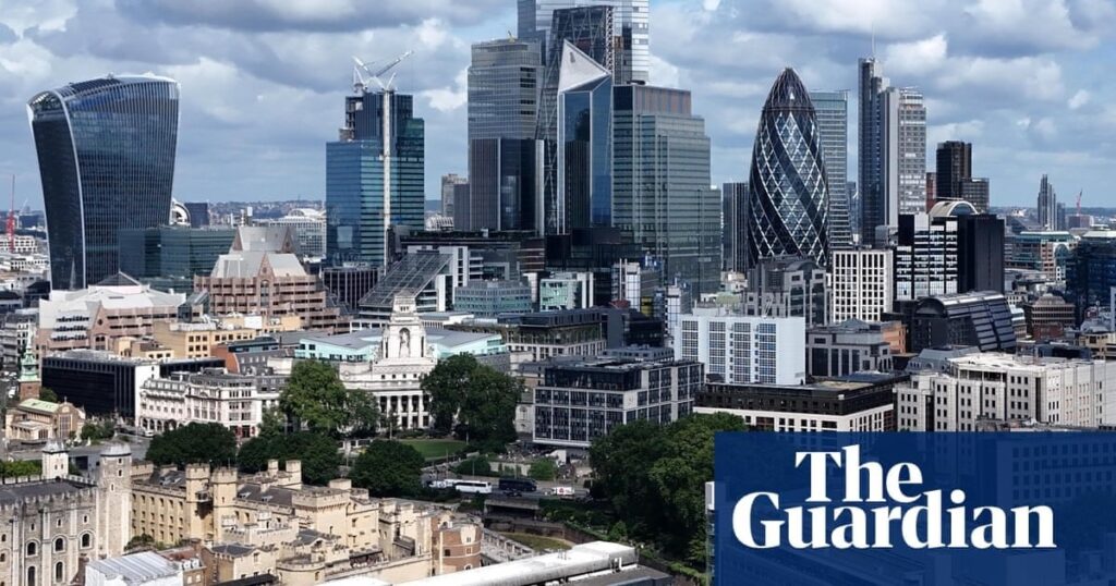 英国の50の最も裕福な家族が人口の50％よりも多くの富を保持している、と分析は発見します