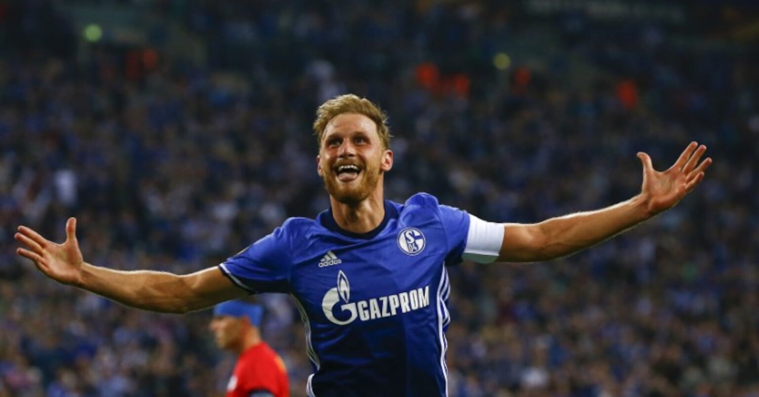 Juventus sign Germany defender Hoewedes on loan