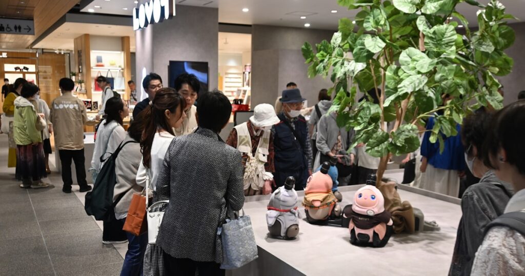 福岡・天神のワンビル来館者170万人 開業1カ月、万博並みの日も - 日本経済新聞