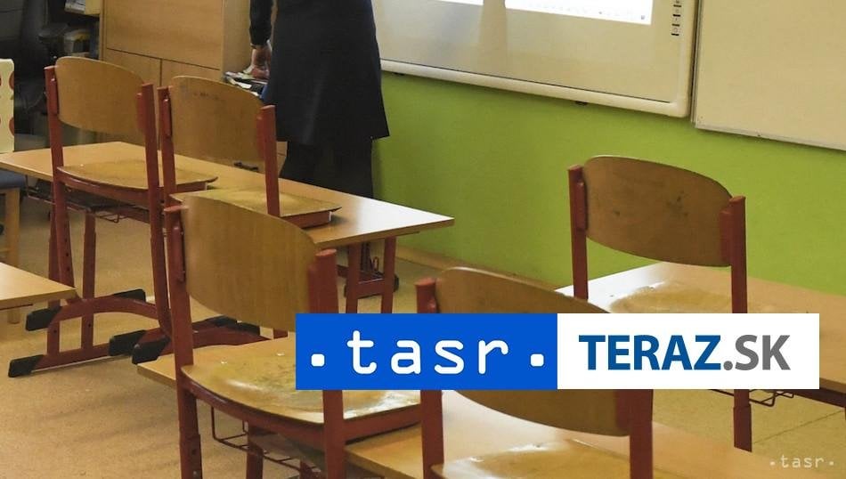 PSは、教育における分離の禁止への遵守を強制したいと考えています。私の質問：どのようにしてネルモフにローマの子供たちのほとんどが学校に子供たちに与えるように強制したいですか