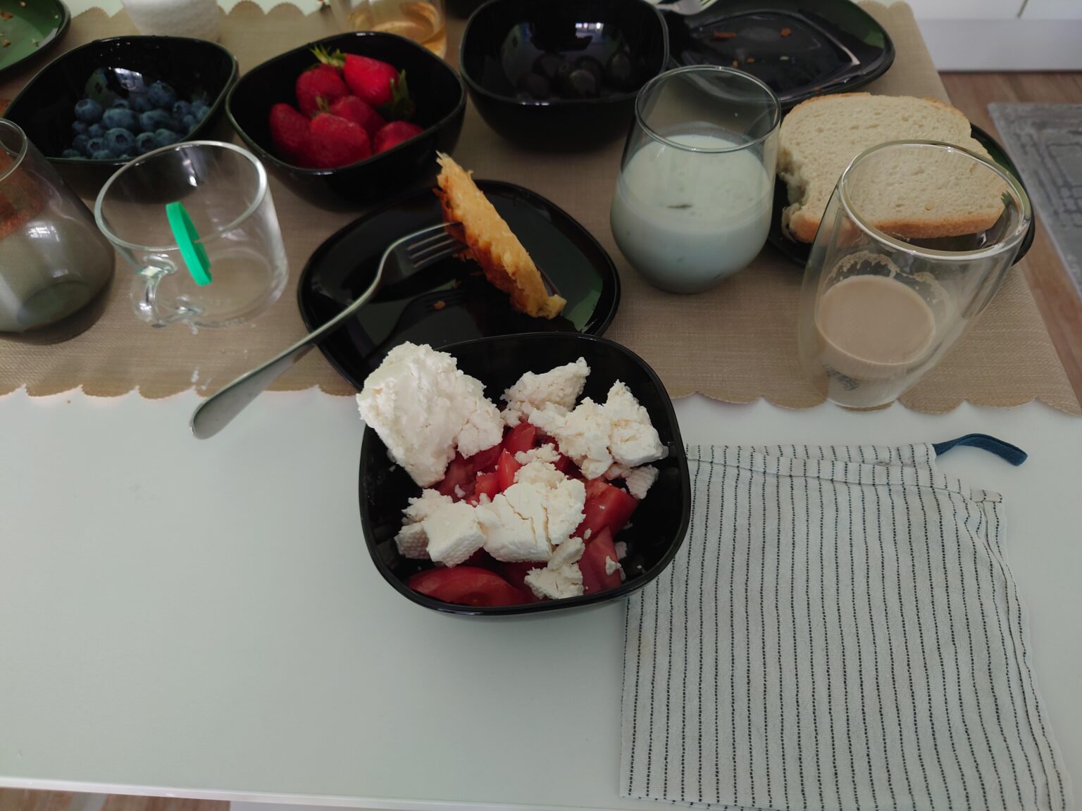 チーズサラダは何を食べますか？