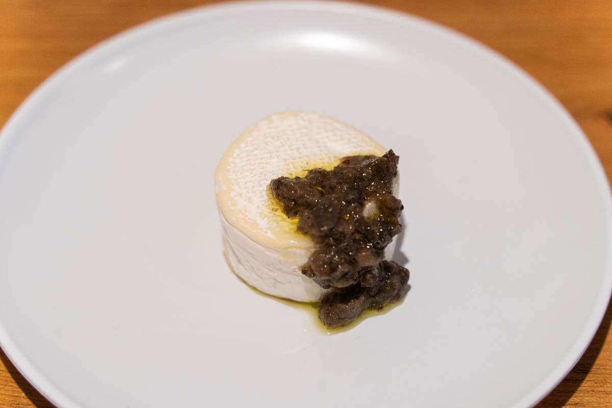 「ミニブリー」にトリュフペースト