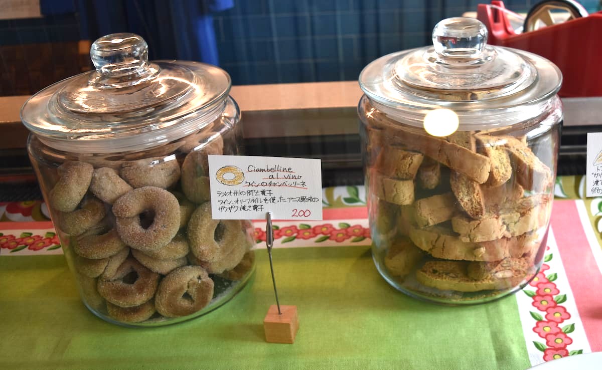 西元町『ピノッキオ』で本場のバール体験♪イタリアの郷土菓子をエスプレッソと共に [画像]