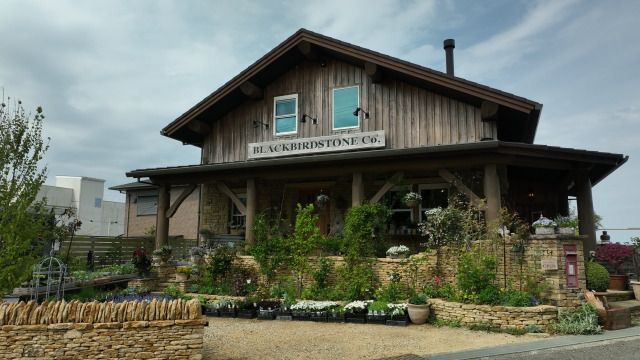 舞台監督の家主、42歳で転職→英国式の石積み職人に　注目集める“進化系ログハウス”【住人十色】 | | ORICON NEWS