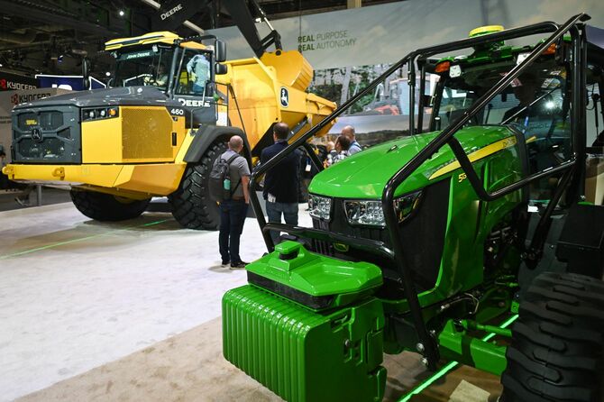 2025年1月9日、米国ラスベガスで開催されたCES 2025でのジョンディアの展示。