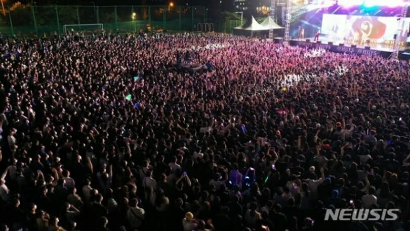 2022年5月、韓国外国語大学グローバルキャンパスで開かれた大学祭ライブ(c)NEWSIS