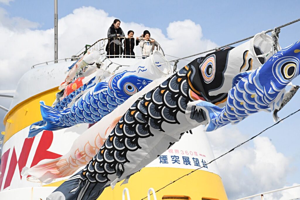 立夏 こいのぼり優雅に舞う／青森県内行楽日和｜青森県,社会｜青森ニュース｜Web東奥 - 東奥日報社