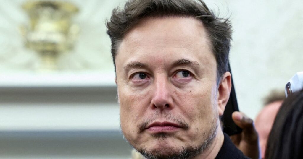 マスクは、誰もが彼にとって意地悪であるという壮大な自己慈悲パーティーを投げます。億万長者は、彼の大量燃焼の努力が怒りに遭ったと不満を言っています。
