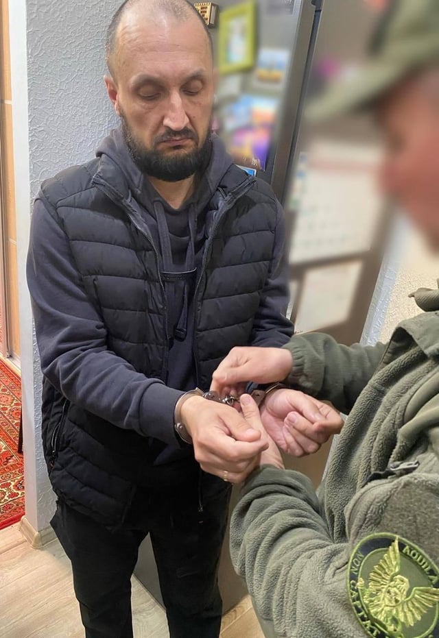 SBUは、ウクライナ軍のために鉱山を生産していたドニプロ地域の工場のゼネラルディレクターと彼の右手の男を逮捕しました。彼らはロシア人によって返済され、意図的に欠陥のある鉱山を生産していました