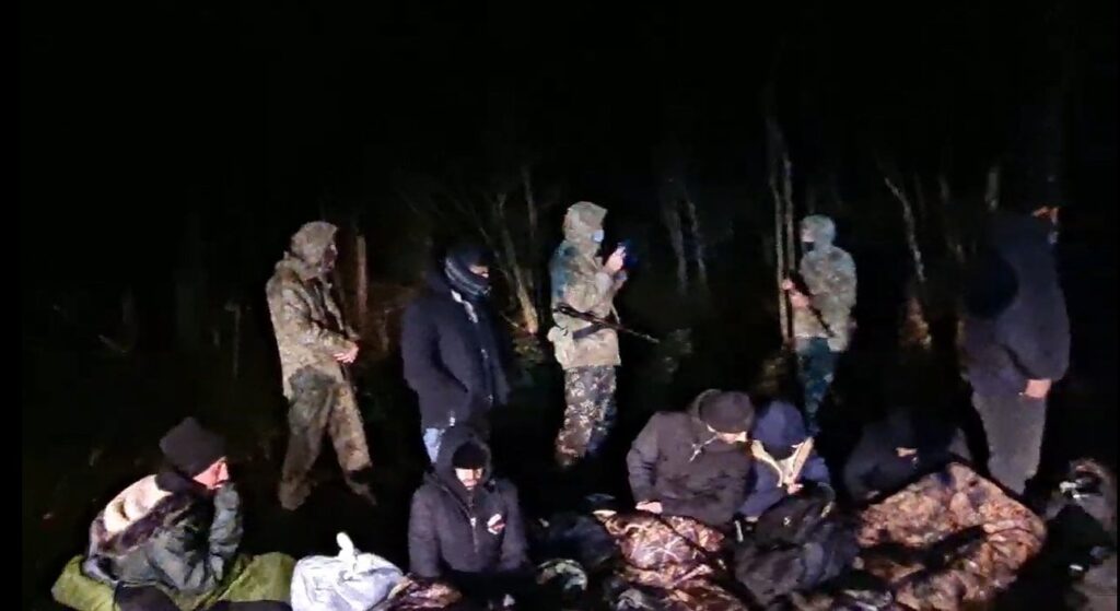 45人の不法移民は、ベラルーシとのリトアニア国境で回されました。 130人の移民が土曜日にラトビア国境に巻き込まれ、その時点でポーランドの役人は92人の違法にアクセス可能な外国人が入国することを許可しませんでした。