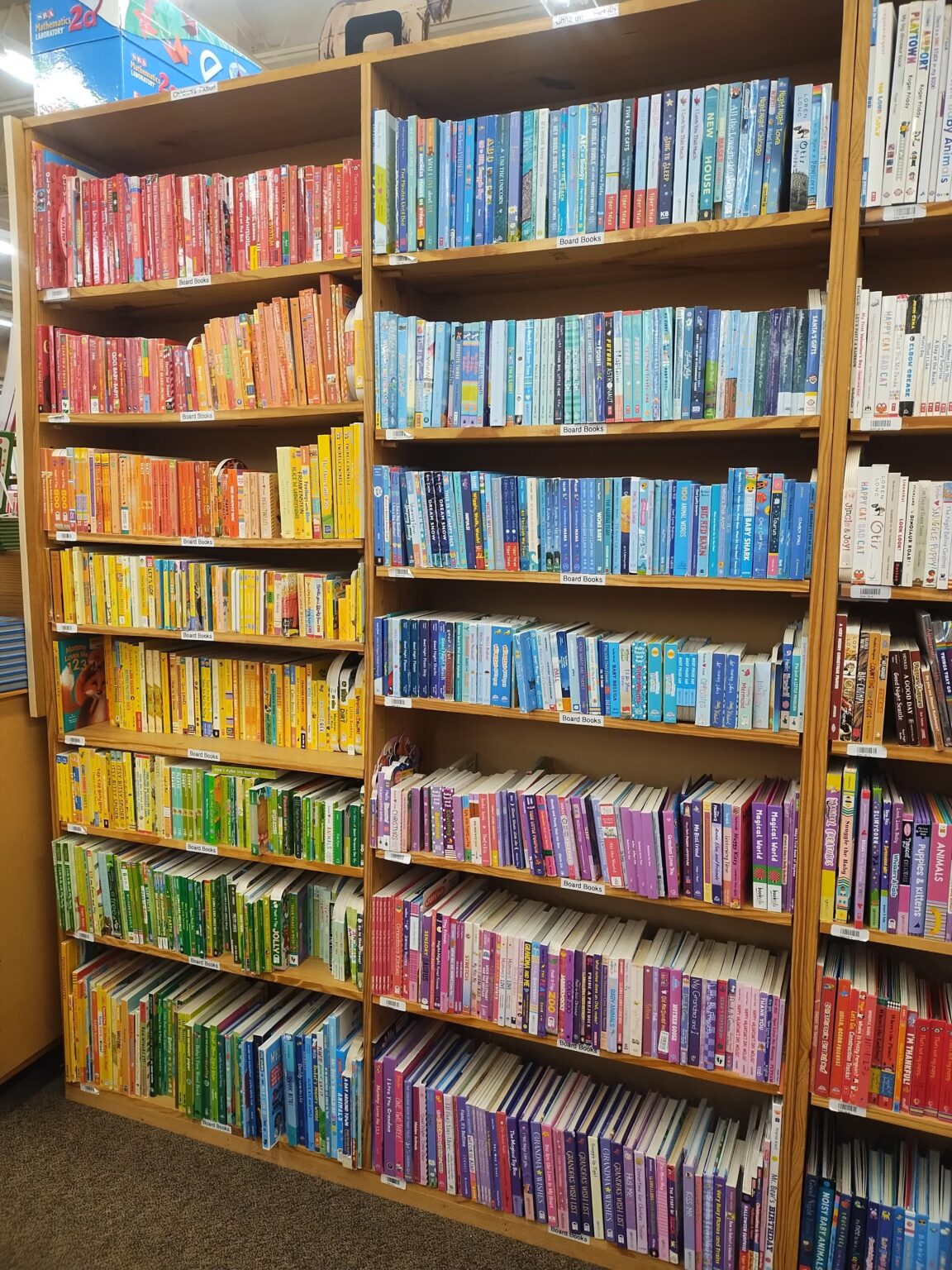 書棚グラデーション並べ