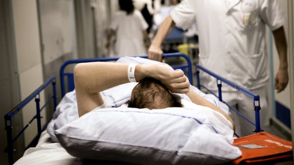 デンマークのヘルスケアシステムに関する電話は深刻です、と教授は言います [hospitalsvæsnet kan ikke passende håndtere strømnedbrud eller cyberangreb]