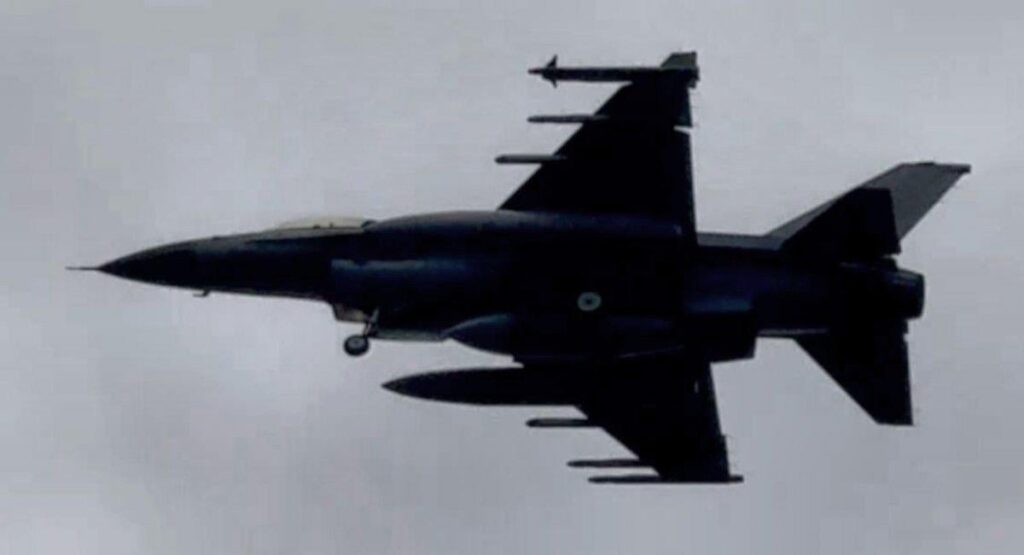 ウクライナのF-16は、ロシアの大規模な攻撃中にAIM-9ミサイルを備えたシングルソーティで5つのドローンをダウンします