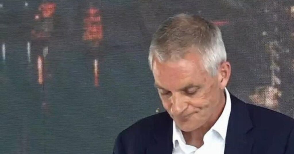BBCのボスは、すべてのチャネルが送信をやめ、オンラインにのみ移動することを確認します