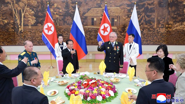 駐朝鮮ロ大使館が宴会催す／ロシアの祖国戦争勝利80周年に際し | 朝鮮新報